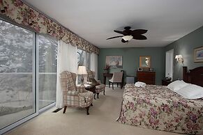 The Brentwood Waterfront Retreat