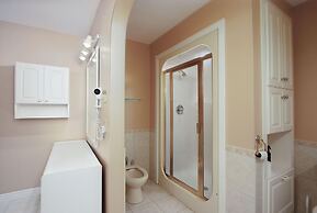 The Brentwood Waterfront Retreat