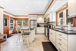 Bayview Beach Cottage For 4!