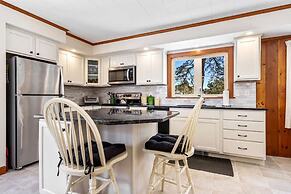 Bayview Beach Cottage For 4!