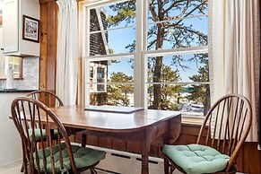 Bayview Beach Cottage For 4!