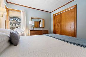 Bayview Beach Cottage For 4!