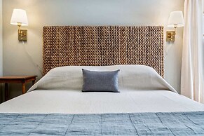 Bayview Beach Cottage For 4!