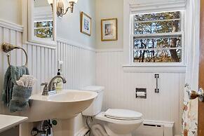 Bayview Beach Cottage For 4!