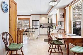 Bayview Beach Cottage For 4!