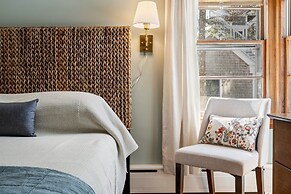 Bayview Beach Cottage For 4!