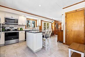 Bayview Beach Cottage For 4!