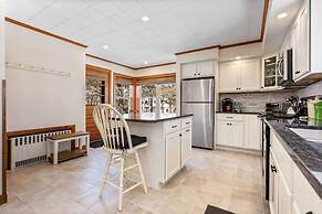 Bayview Beach Cottage For 4!