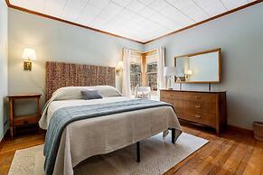 Bayview Beach Cottage For 4!