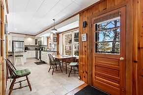 Bayview Beach Cottage For 4!