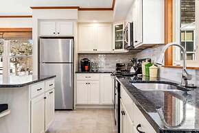 Bayview Beach Cottage For 4!