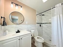 Spacious Modern King bed Game Room More