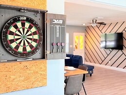 Spacious Modern King bed Game Room More