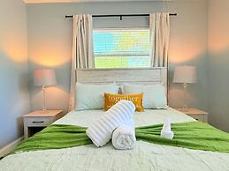 Spacious Modern King bed Game Room More