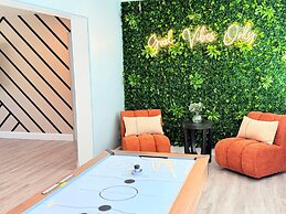 Spacious Modern King bed Game Room More