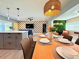 Spacious Modern King bed Game Room More