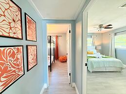 Spacious Modern King bed Game Room More