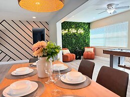 Spacious Modern King bed Game Room More