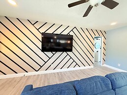 Spacious Modern King bed Game Room More