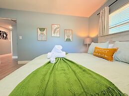 Spacious Modern King bed Game Room More