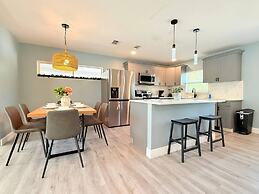 Spacious Modern King bed Game Room More