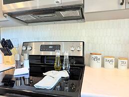 Spacious Modern King bed Game Room More