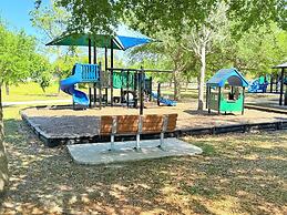 Spacious Modern King bed Game Room More