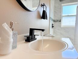 Spacious Modern King bed Game Room More