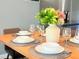 Spacious Modern King bed Game Room More