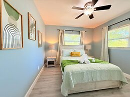 Spacious Modern King bed Game Room More