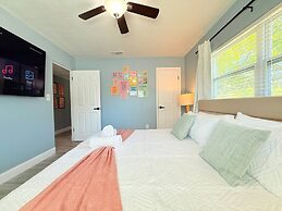 Spacious Modern King bed Game Room More