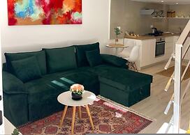 Green Cozy Home City Center