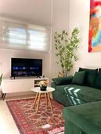 Green Cozy Home City Center