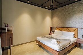 Alaya Stays 3-BHK with Pool near Khandala Hills - Imperial Serenia