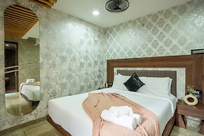 Alaya Stays 3-BHK with Pool near Khandala Hills - Imperial Serenia