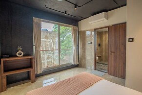 Alaya Stays 3-BHK with Pool near Khandala Hills - Imperial Serenia