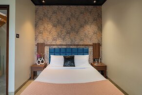 Alaya Stays 3-BHK with Pool near Khandala Hills - Imperial Serenia