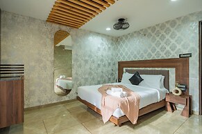 Alaya Stays 3-BHK with Pool near Khandala Hills - Imperial Serenia