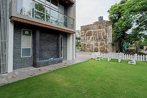 Alaya Stays 3-BHK with Pool near Khandala Hills - Imperial Serenia