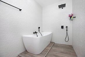 17m Oxygen Pool Villa Sunset Garden 11