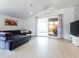 Cozy Three Bedroom Apartment With Terrace in Zadar