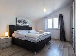 Cozy Three Bedroom Apartment With Terrace in Zadar