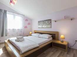 Cozy Three Bedroom Apartment With Terrace in Zadar