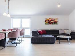 Cozy Three Bedroom Apartment With Terrace in Zadar