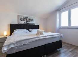 Cozy Three Bedroom Apartment With Terrace in Zadar