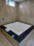 Corbett Elegant Retreat