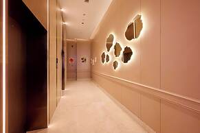 Iris Sarovar Portico