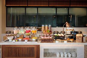 Iris Sarovar Portico