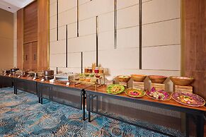 Iris Sarovar Portico