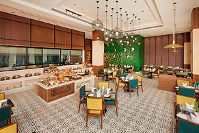 Iris Sarovar Portico